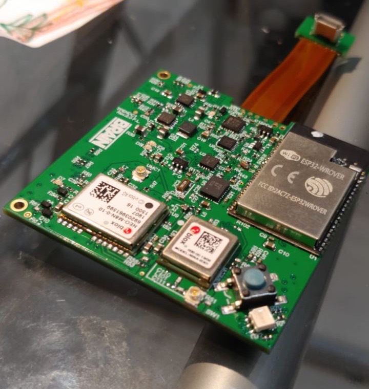 Scheda elettronica del device Pirelli Track Adrenaline con modulo ESP32-WROVER e ricevitore GNSS u-blox NEO-M8N